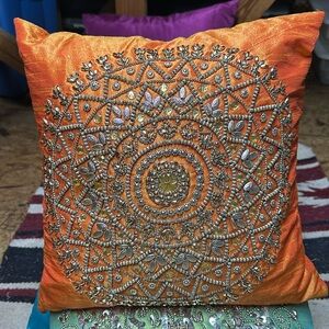 Millihome accent pillow